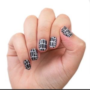 2 for $30 Color Street Hiss and Make Up